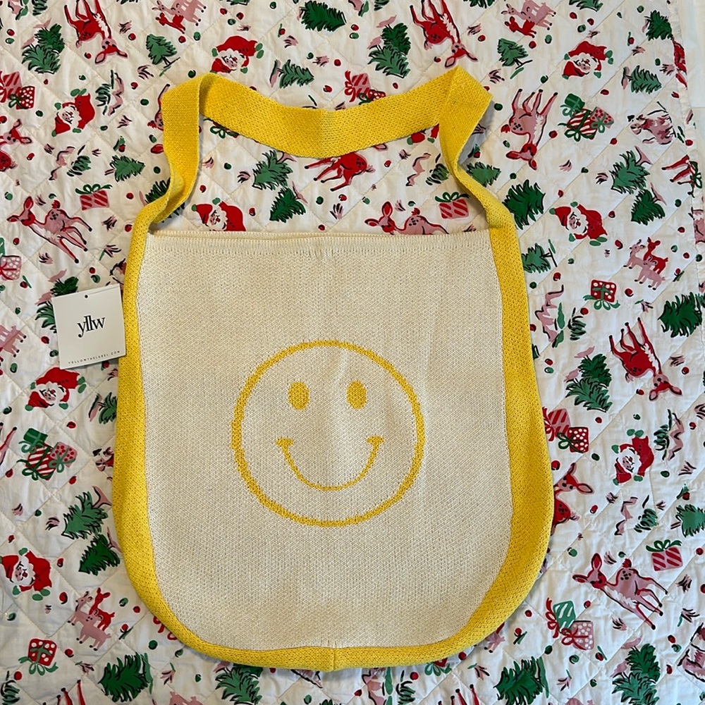 yllw smiling face knit bag NWT
